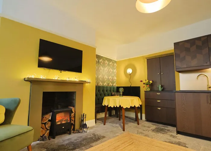 Two Bedroom Flat In Caledonia Place